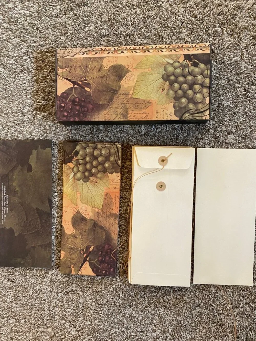 VTG Vineyard reusable box w/ 10 Greeting Cards by Mudlark Papers Inc Made in USA